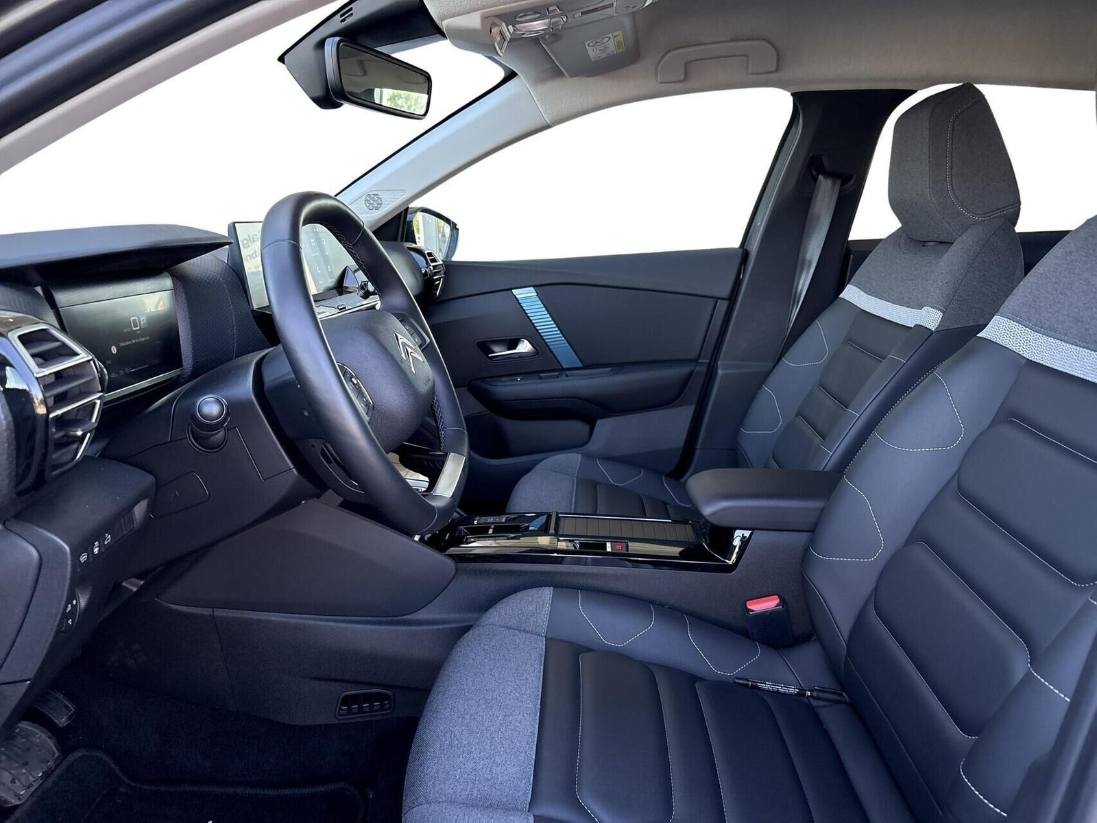 Grå Citroën ë-C4 X fra 2023