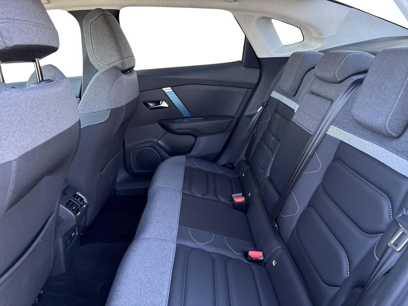 Grå Citroën ë-C4 X fra 2023