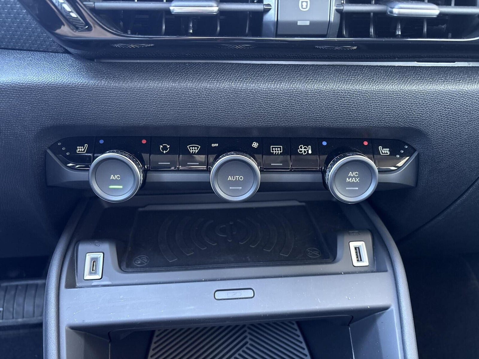 Grå Citroën ë-C4 X fra 2023