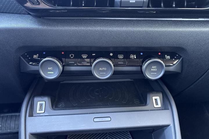 Grå Citroën ë-C4 X fra 2023
