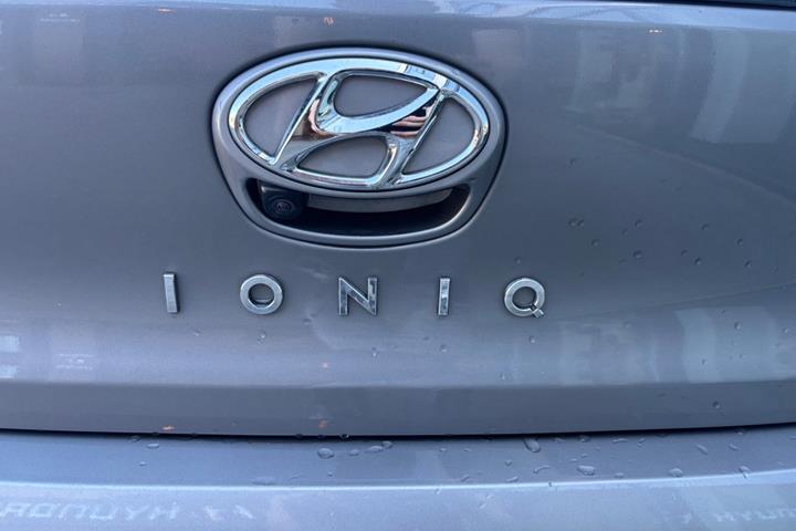 Sølv Hyundai Ioniq fra 2020