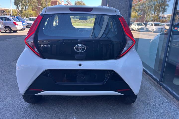 Hvid Toyota Aygo fra 2019