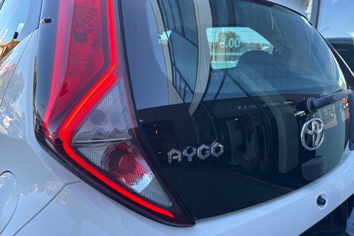Hvid Toyota Aygo fra 2019
