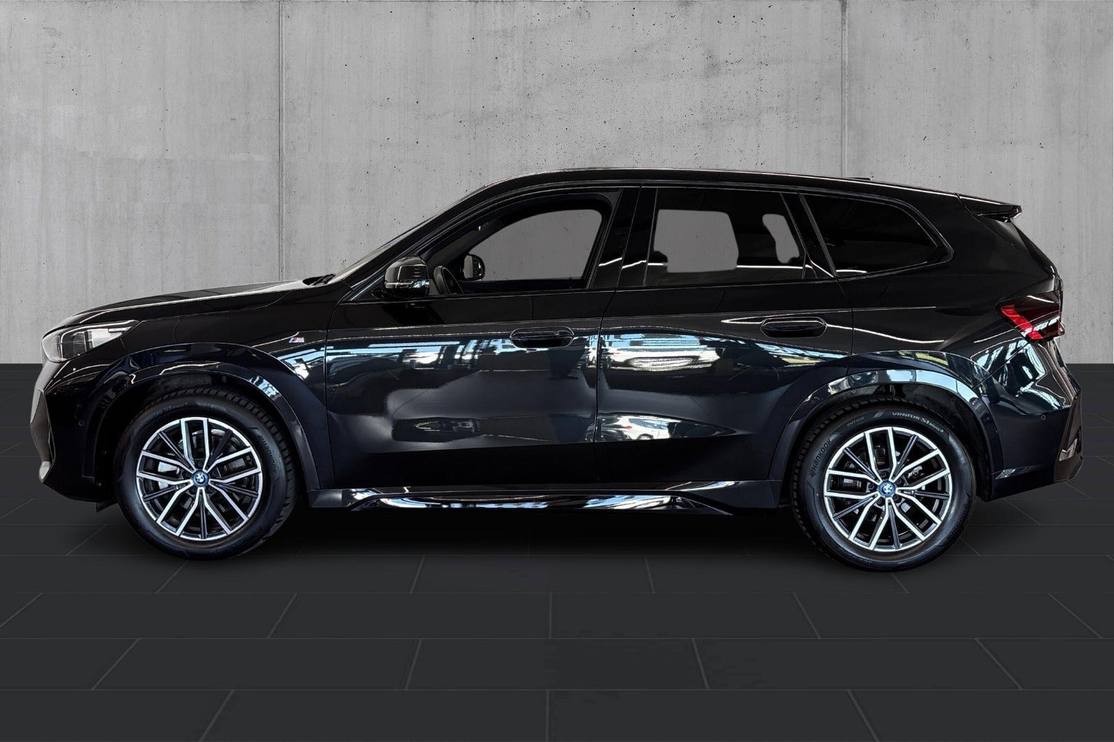 Sort BMW iX1 fra 2023