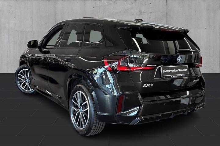 Sort BMW iX1 fra 2023