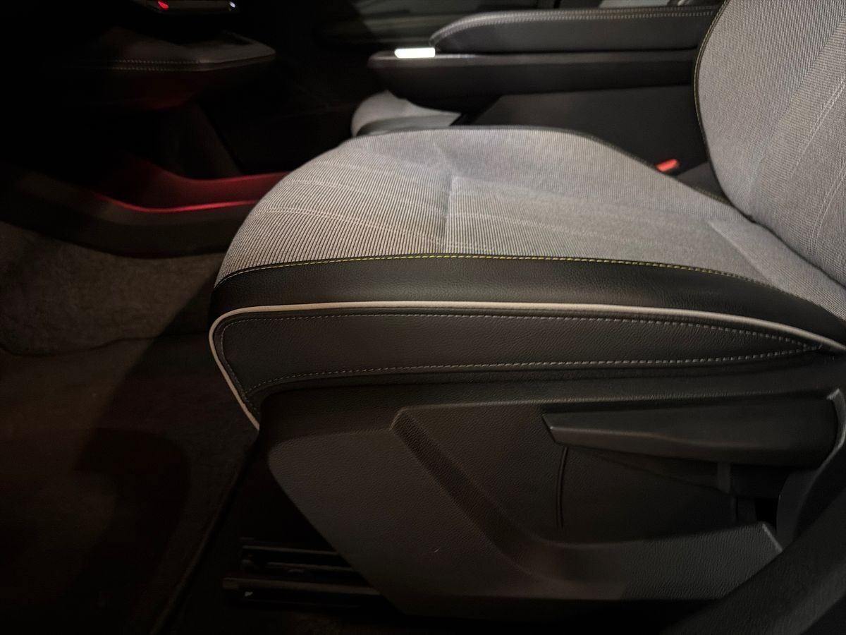 Hvid Renault Megane E-Tech fra 2024