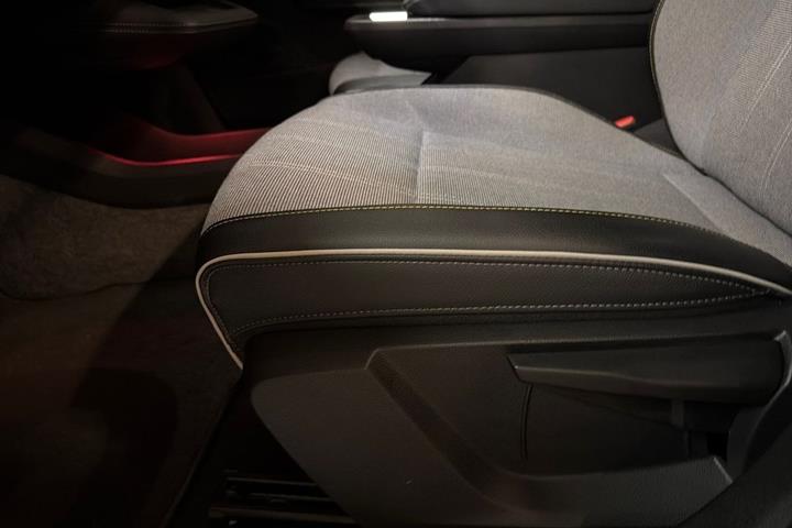 Hvid Renault Megane E-Tech fra 2024