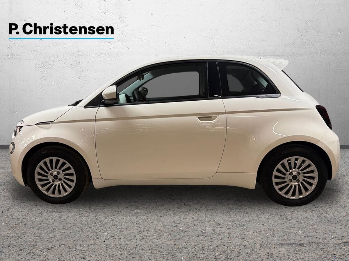Hvid Fiat 500e fra 2023