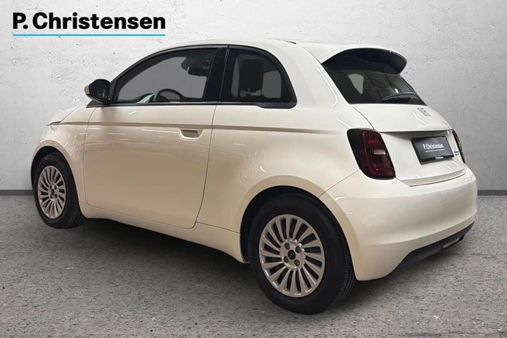 Hvid Fiat 500e fra 2023