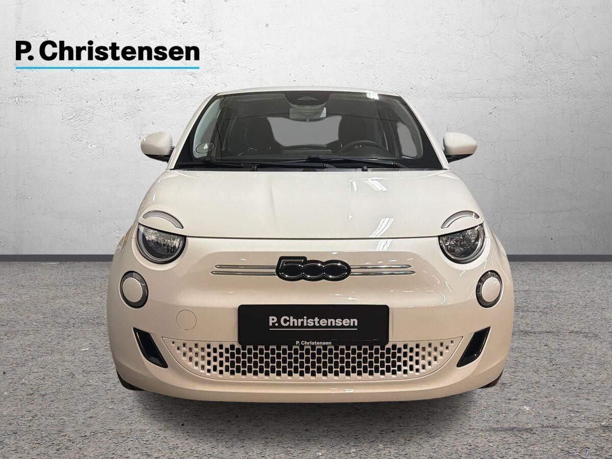 Hvid Fiat 500e fra 2023