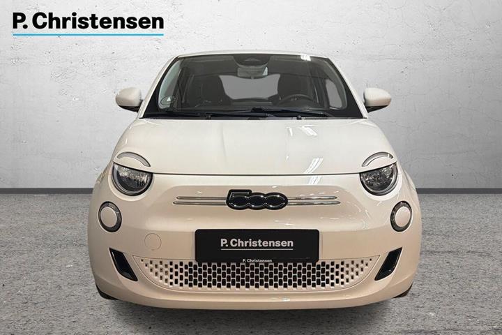Hvid Fiat 500e fra 2023
