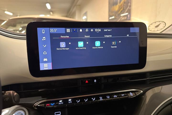 Hvid Fiat 500e fra 2023