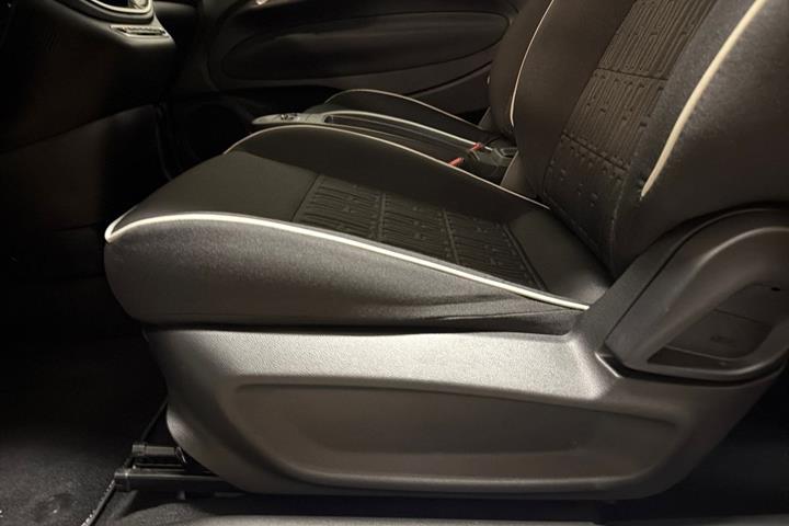 Hvid Fiat 500e fra 2023