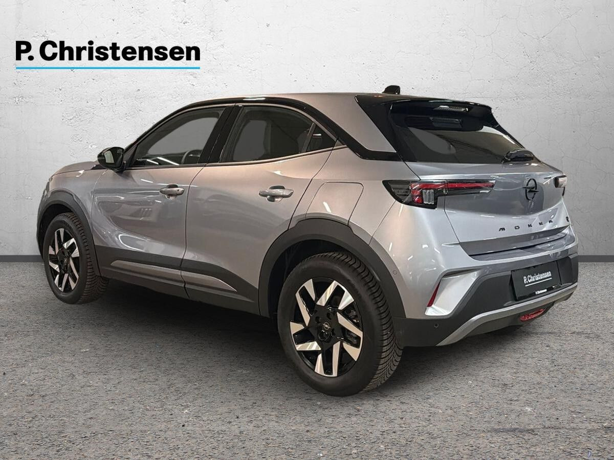 Grå Opel Mokka-e fra 2025