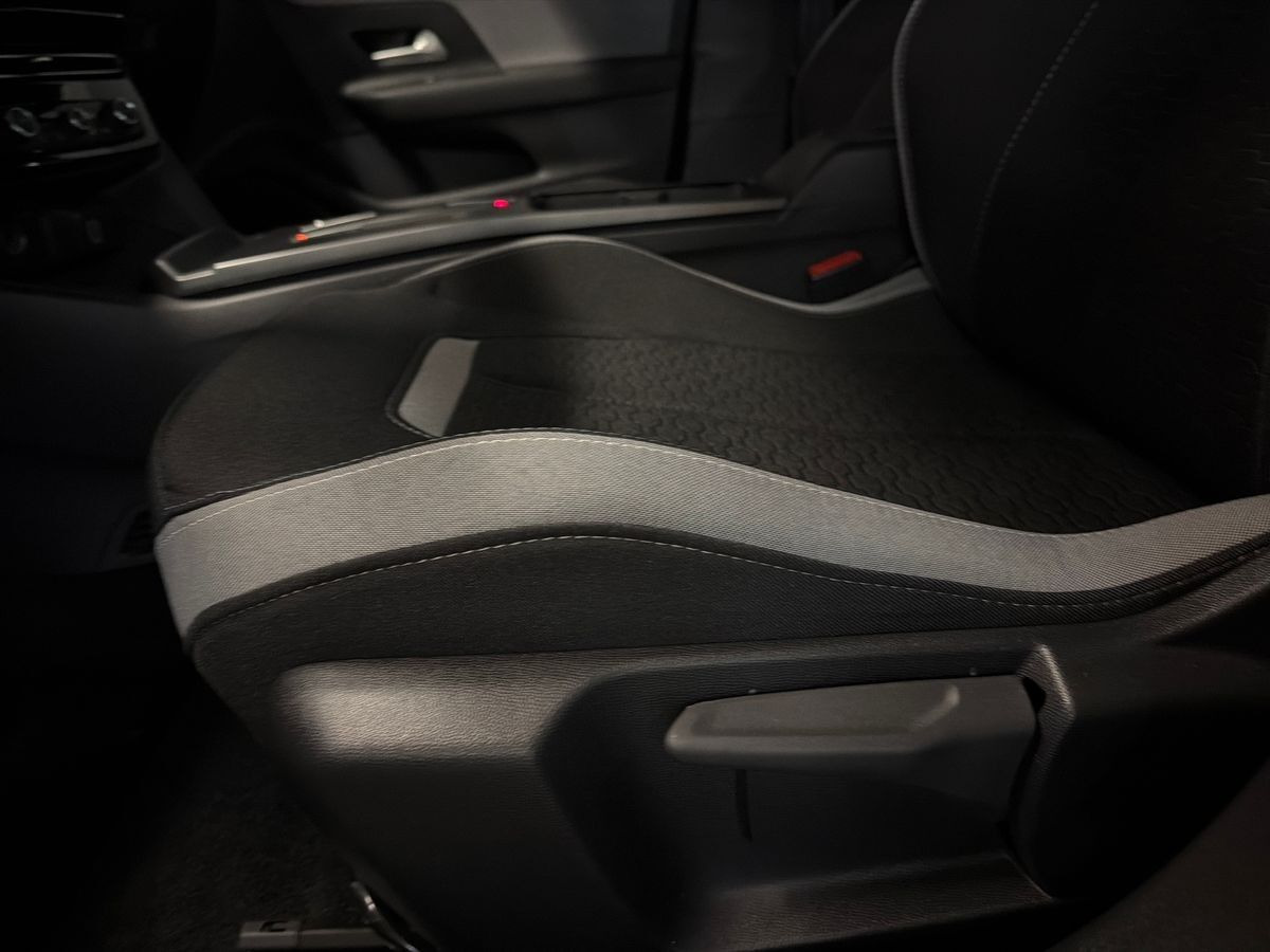 Grå Opel Mokka-e fra 2025