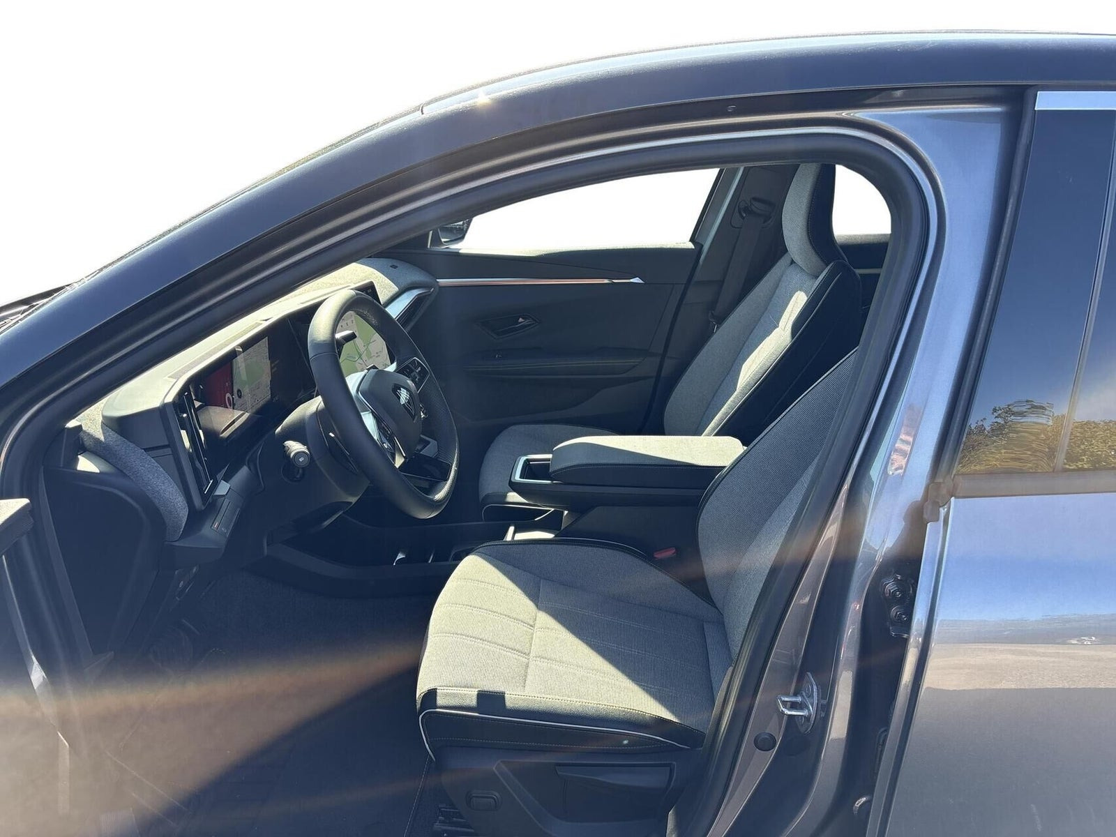 Grå Renault Megane E-Tech fra 2025