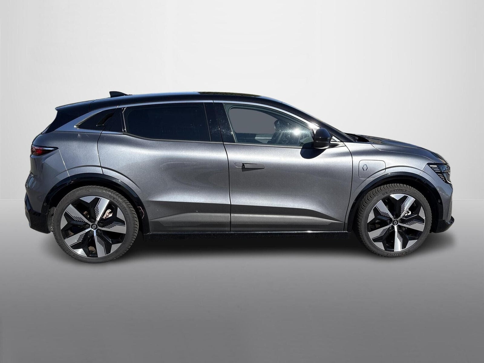 Grå Renault Megane E-Tech fra 2025