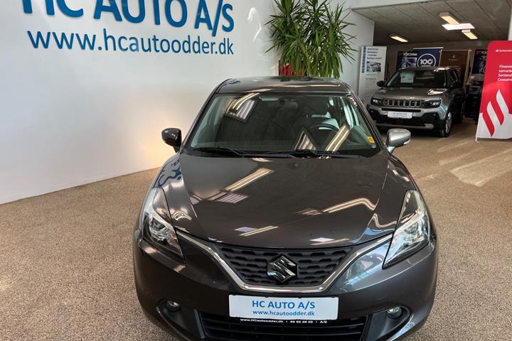 Grå Suzuki Baleno fra 2020