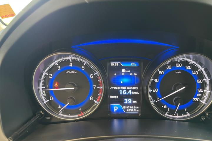 Grå Suzuki Baleno fra 2020