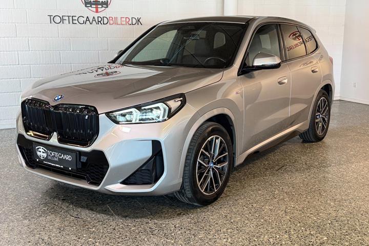 Sølv BMW iX1 fra 2023