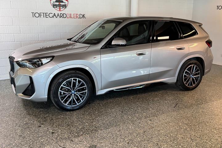 Sølv BMW iX1 fra 2023