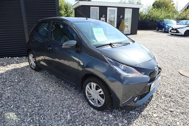 Grå Toyota Aygo fra 2015