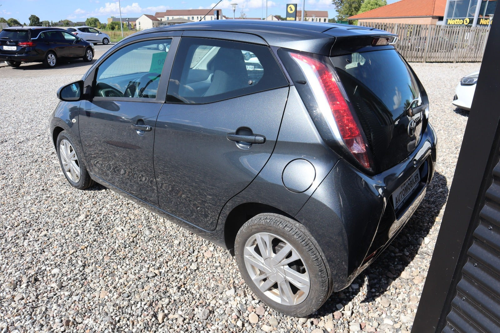 Grå Toyota Aygo fra 2015