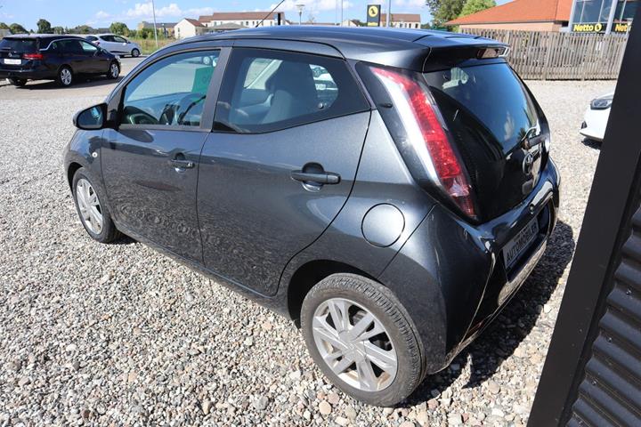 Grå Toyota Aygo fra 2015