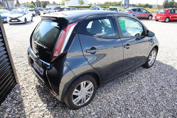 Grå Toyota Aygo fra 2015
