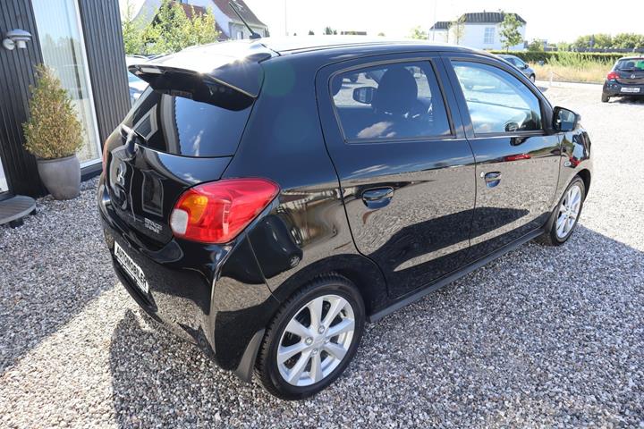 Sort Mitsubishi Space Star fra 2015