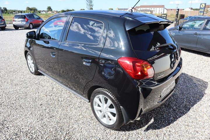 Sort Mitsubishi Space Star fra 2015