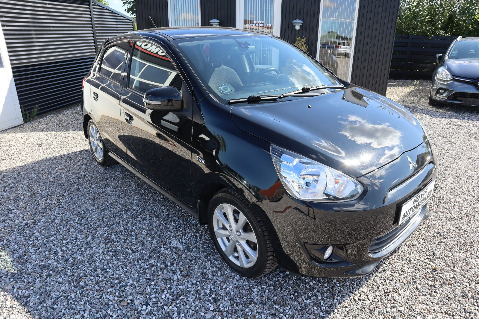 Sort Mitsubishi Space Star fra 2015