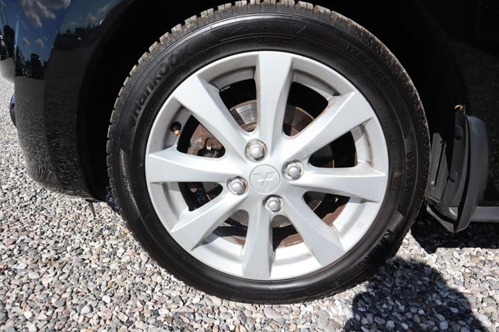 Sort Mitsubishi Space Star fra 2015