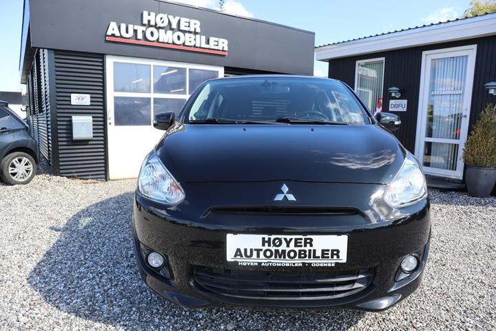 Sort Mitsubishi Space Star fra 2015