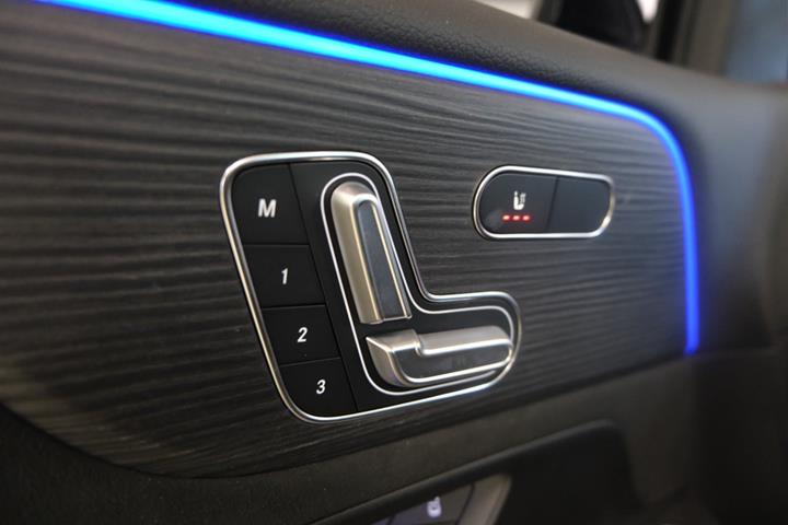 Sort Mercedes EQB250+ fra 2025