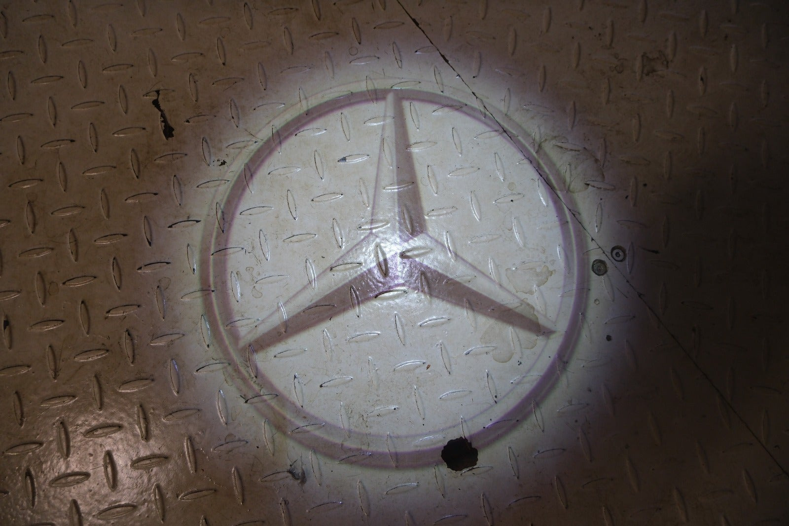 Sort Mercedes EQB250+ fra 2025