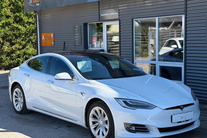 Hvid Tesla Model S fra 2020