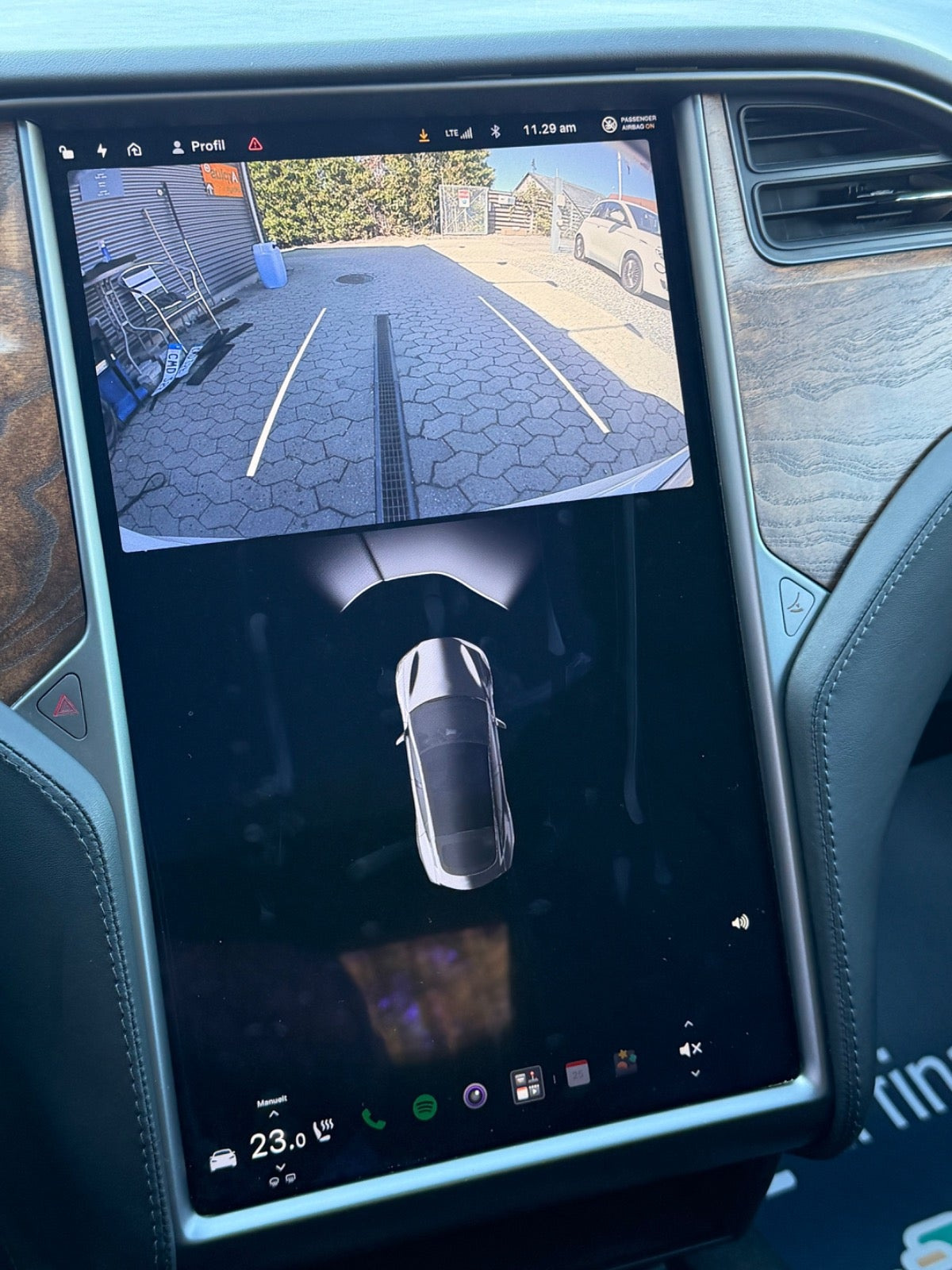 Hvid Tesla Model S fra 2020