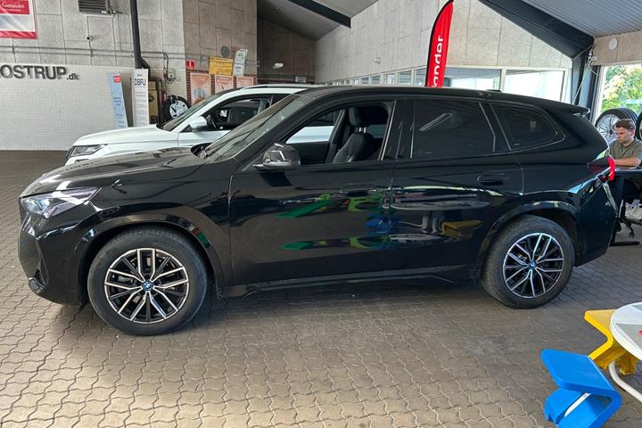 Sort BMW iX1 fra 2024