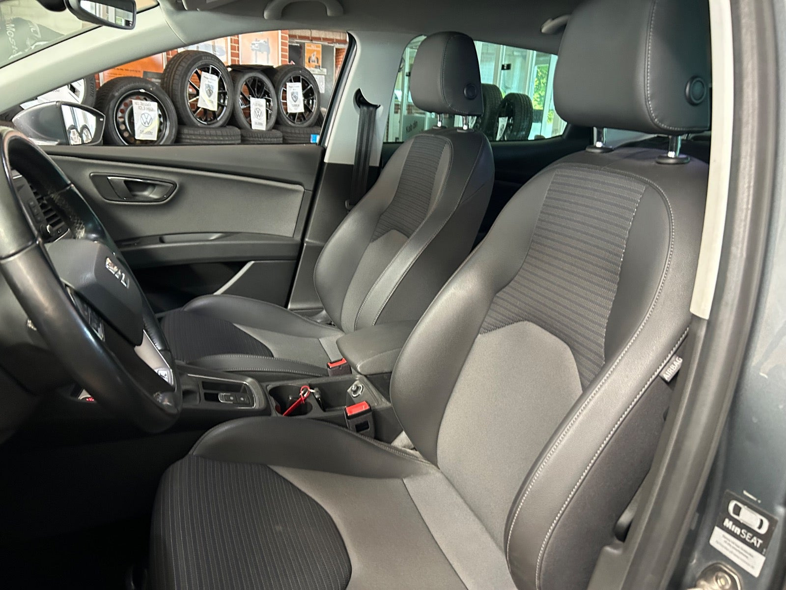 Grå Seat Leon fra 2017
