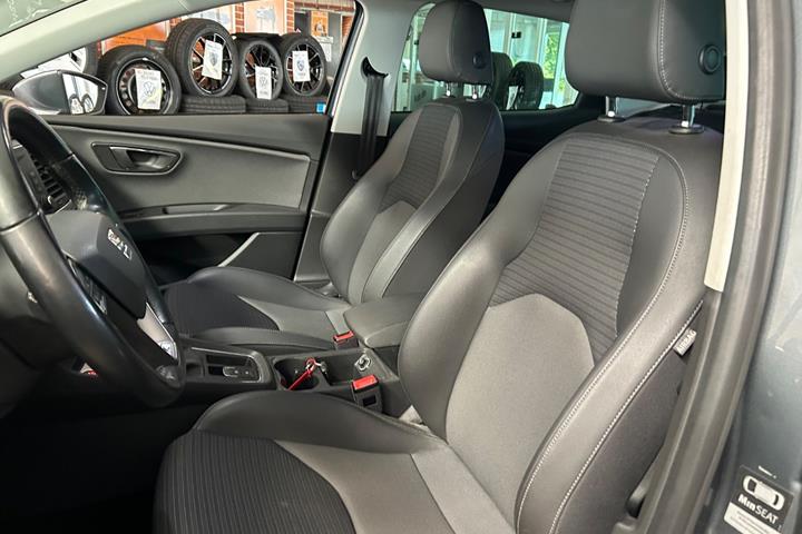 Grå Seat Leon fra 2017