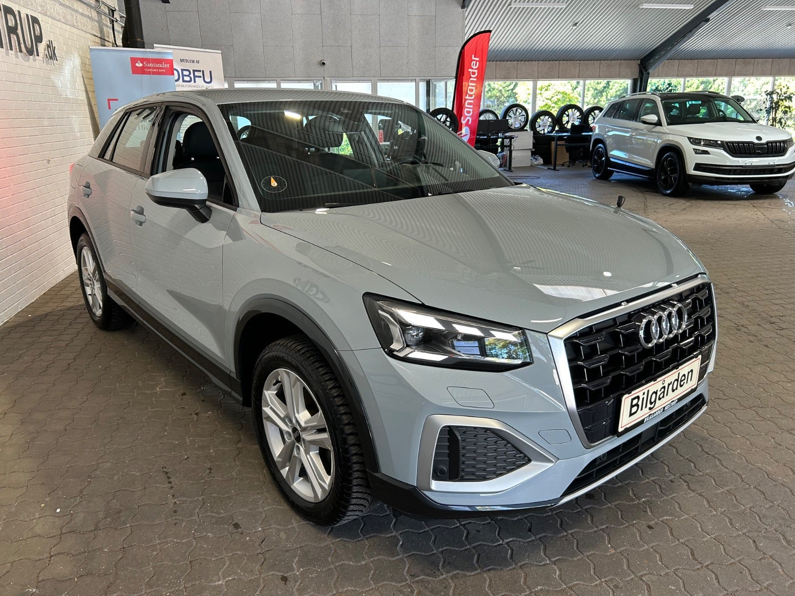 Grå Audi Q2 fra 2022