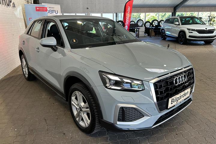Grå Audi Q2 fra 2022
