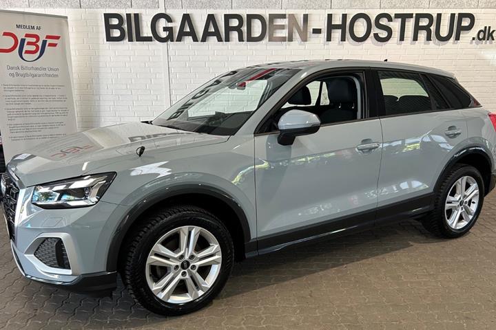 Grå Audi Q2 fra 2022