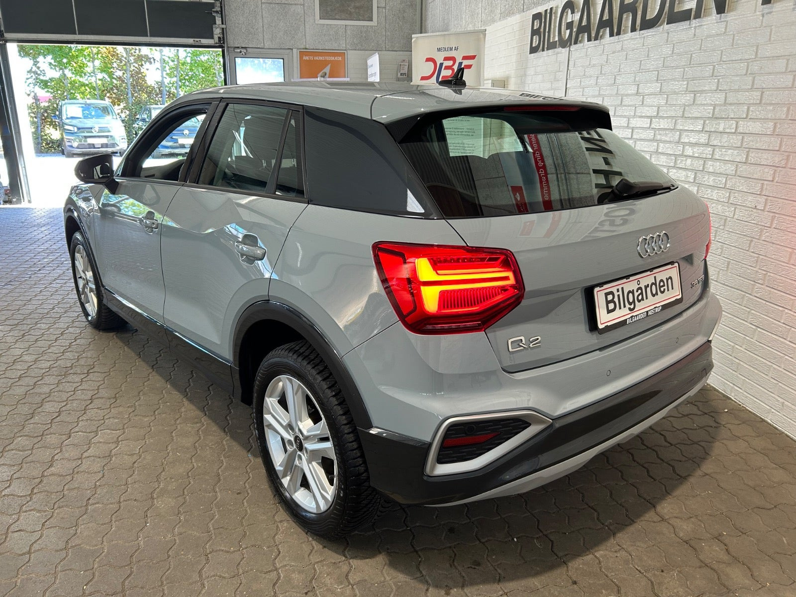 Grå Audi Q2 fra 2022