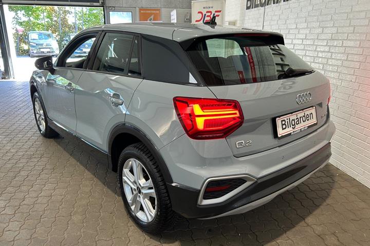 Grå Audi Q2 fra 2022