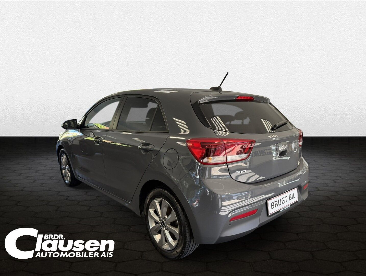 Grå Kia Rio fra 2023
