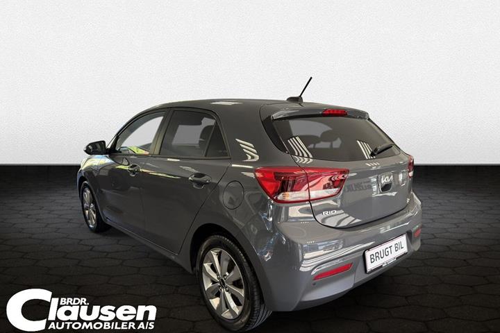 Grå Kia Rio fra 2023