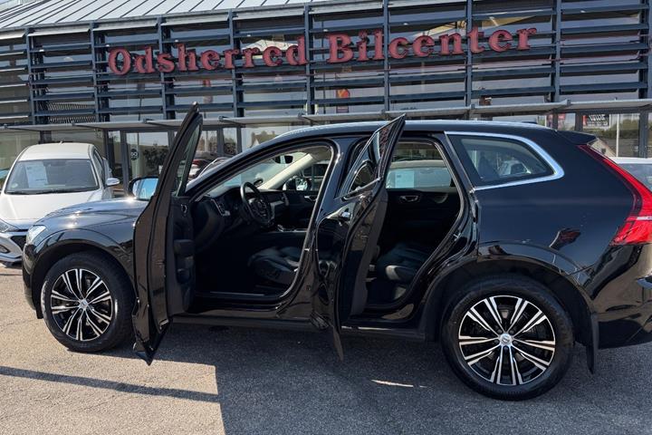 Sort Volvo XC60 fra 2022