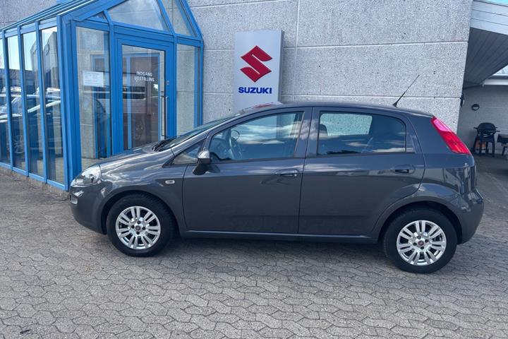 Grå Fiat Punto fra 2017